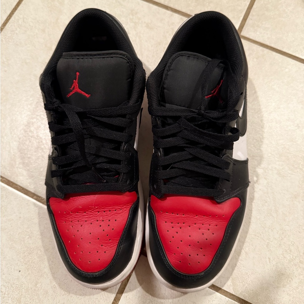 Jordan Men's Black and Red Sneakers